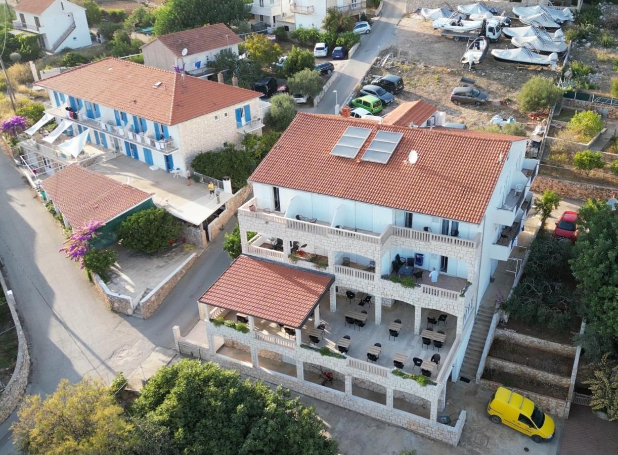 Pansion Braco Panzió Zavala Kültér fotó